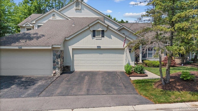 7570 Danbury Cir W, Bloomfield, MI 48322 - photo 2