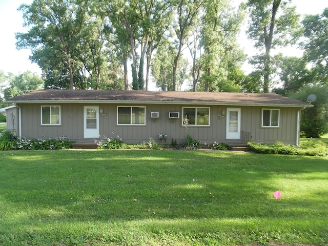 951-955 Bellevue Ave St, Jackson, MI 49202 - ranch-style house with a front lawn and board and batten siding