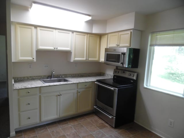 951-955 Bellevue Ave St, Jackson, MI 49202 - kitchen with stainless steel appliances and a sink