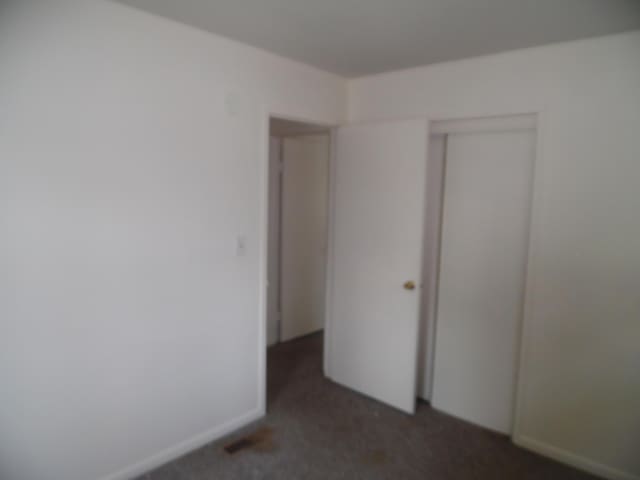 954 Concord Blvd, Jackson, MI 49202 - unfurnished bedroom featuring carpet and a closet