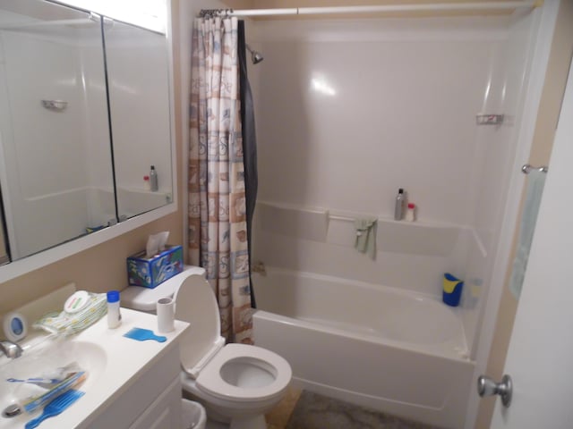 954 Concord Blvd, Jackson, MI 49202 - full bath featuring shower / tub combo with curtain and vanity