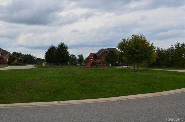 1974 Sandy Shores Dr, Oxford, MI 48371 - view of green lawn