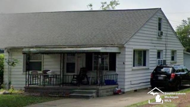 11352 Zeigler St, Taylor, MI 48180 - bungalow with covered porch and a shingled roof