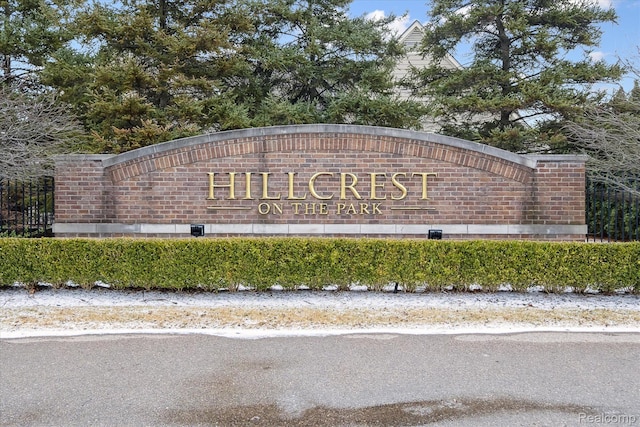 40633 Azalea Dr, Clinton Township, MI 48036 - photo 2
