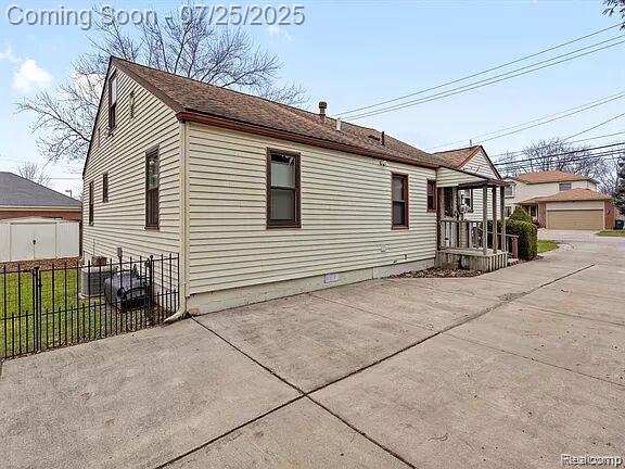 2030 Orpington Dr, Troy, MI 48083 - photo 2