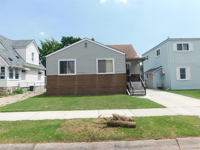 23074 Hazelwood Ave, Keego Harbor, MI 48030 - photo 2