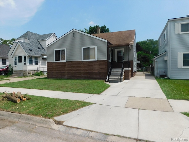23074 Hazelwood Ave, Keego Harbor, MI 48030 - photo 1