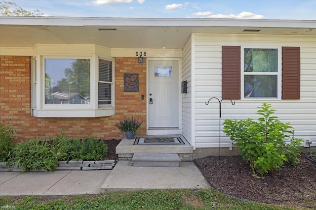 908 Huntington Dr, Owosso, MI 48867 - photo 2