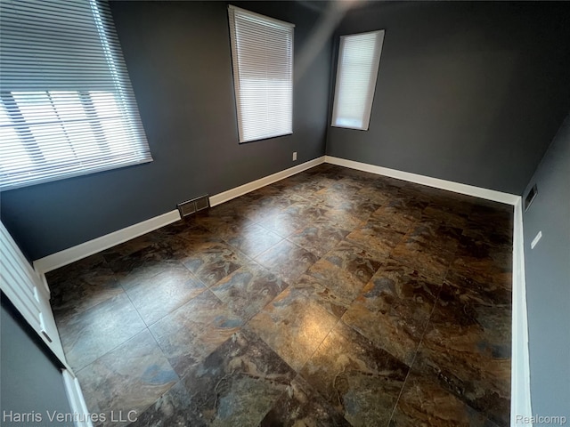 9527 E Outer Dr, Detroit, MI 48213 - photo 27