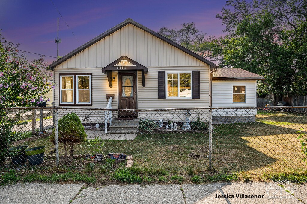 2813 Longstreet Ave SW, Wyoming, MI 49509 - photo 1