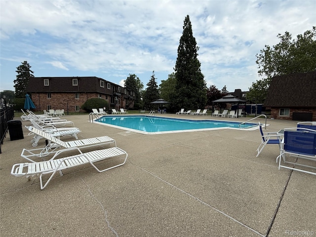 325 Riviera Dr, Saint Clair Shores, MI 48080 - photo 23