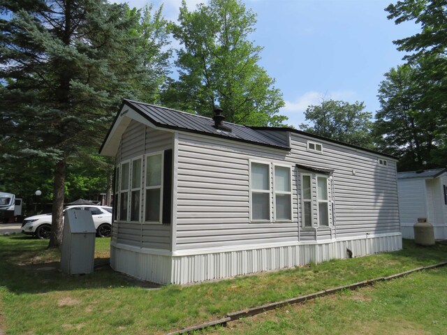 2757 Owens Dr, Houghton Lake, MI 48629 - photo 3