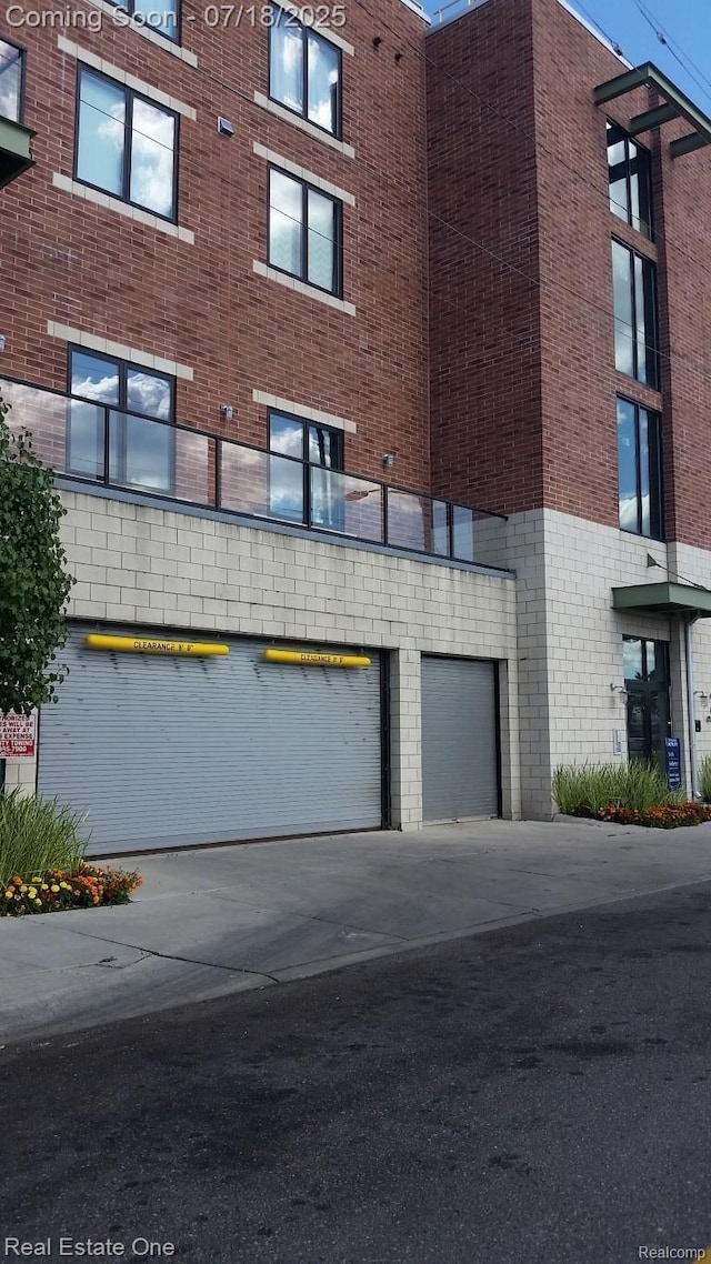 211 E 9 Mile Rd Unit 204, Ferndale, MI 48220 - photo 32