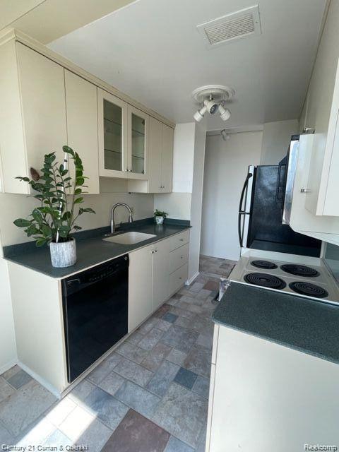 22700 Garrison St Unit 1103, Dearborn, MI 48124 - photo 4