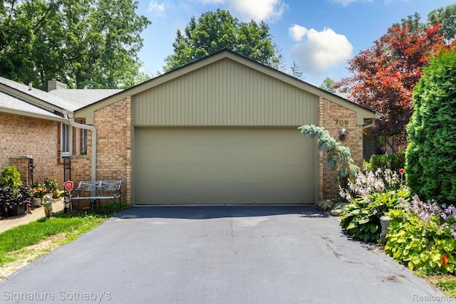 709 Arbor Ct Unit 2, Bloomfield Hills, MI 48304 - photo 1