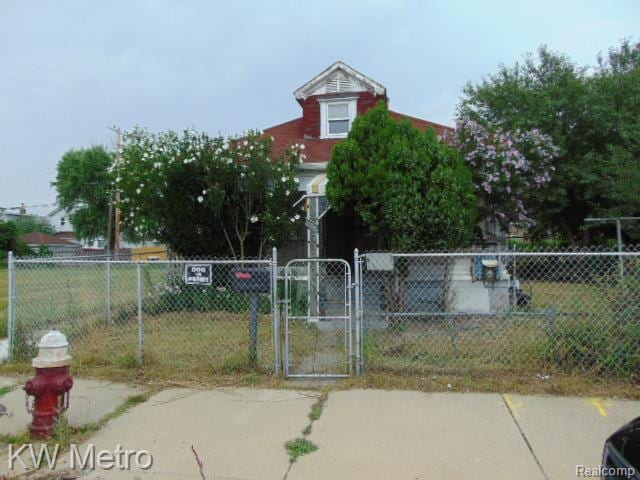 12938 Mitchell St, Hamtramck, MI 48212 - photo 1