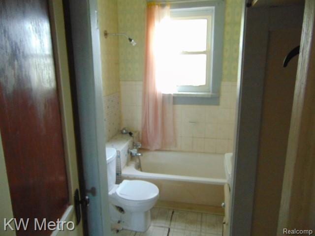 12938 Mitchell St, Hamtramck, MI 48212 - photo 6