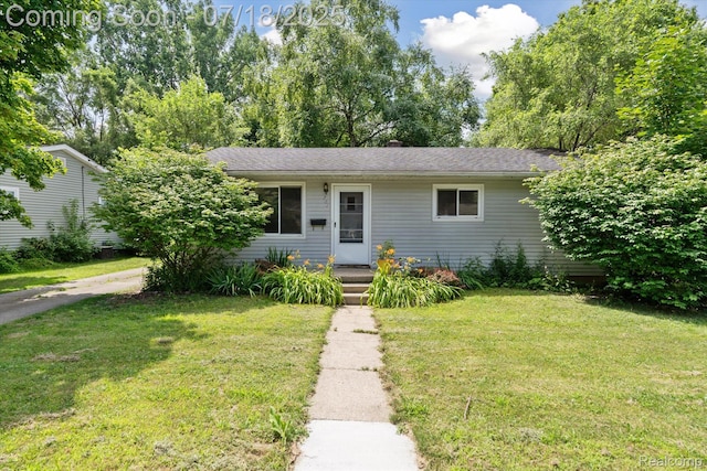 761 Elmwood Dr, Fenton, MI 48430 - photo 1