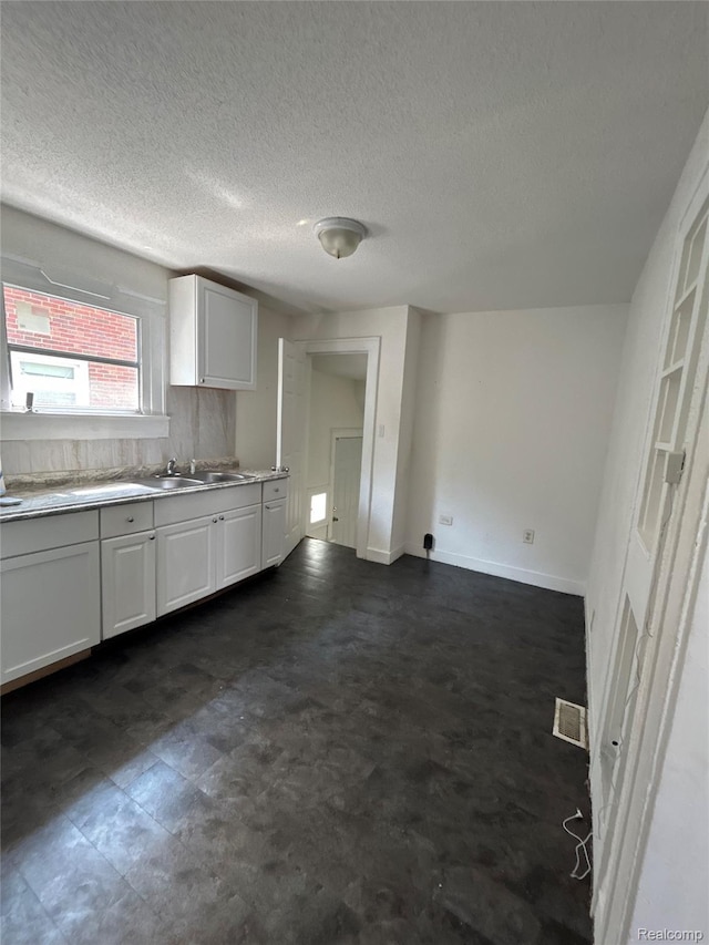 11824 Wilshire Dr, Detroit, MI 48213 - photo 6