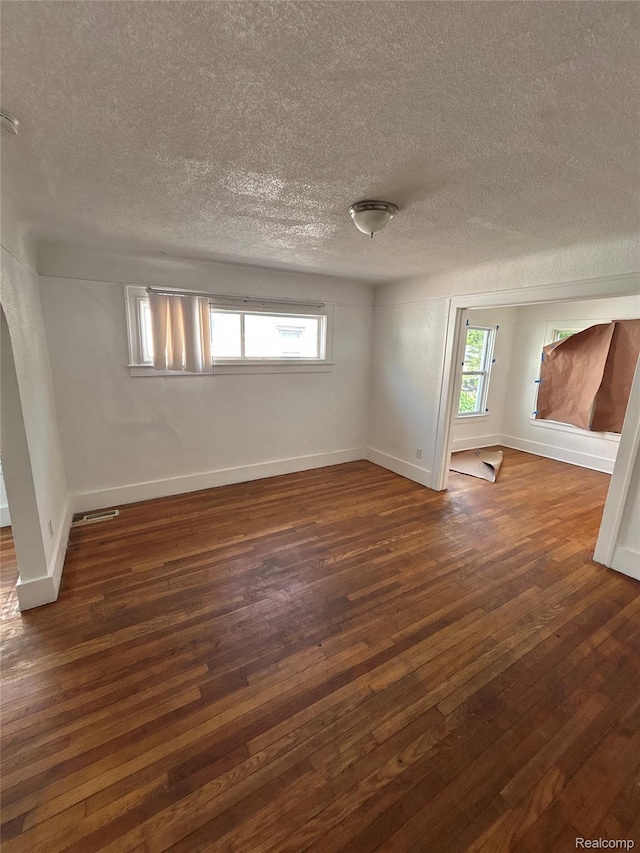 11824 Wilshire Dr, Detroit, MI 48213 - photo 4