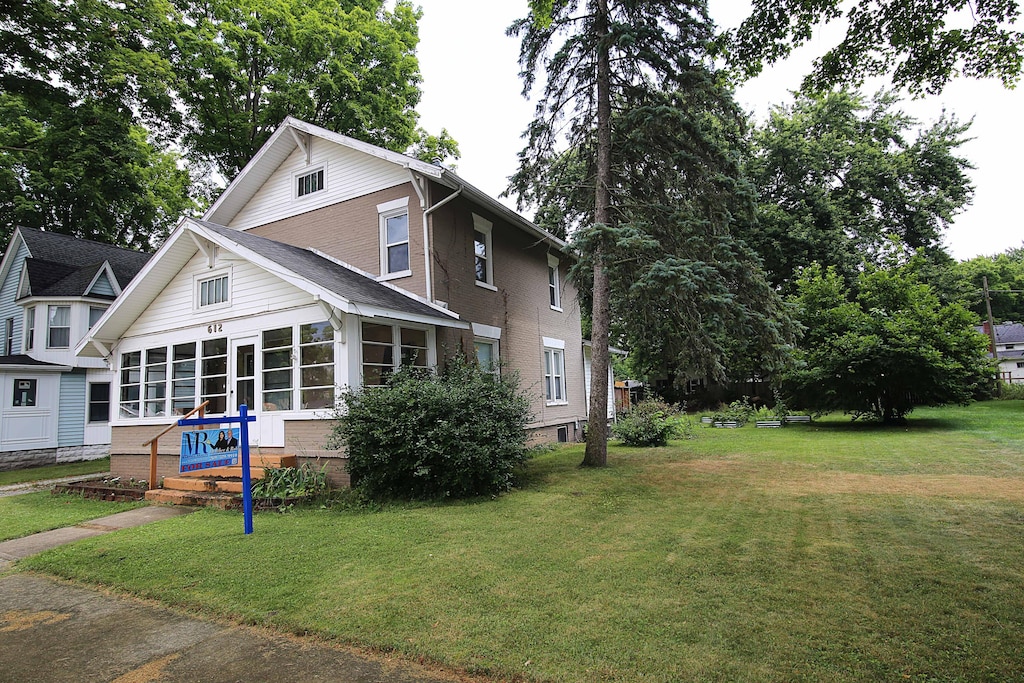 612 S Hooker Ave, Three Rivers, MI 49093 - photo 2
