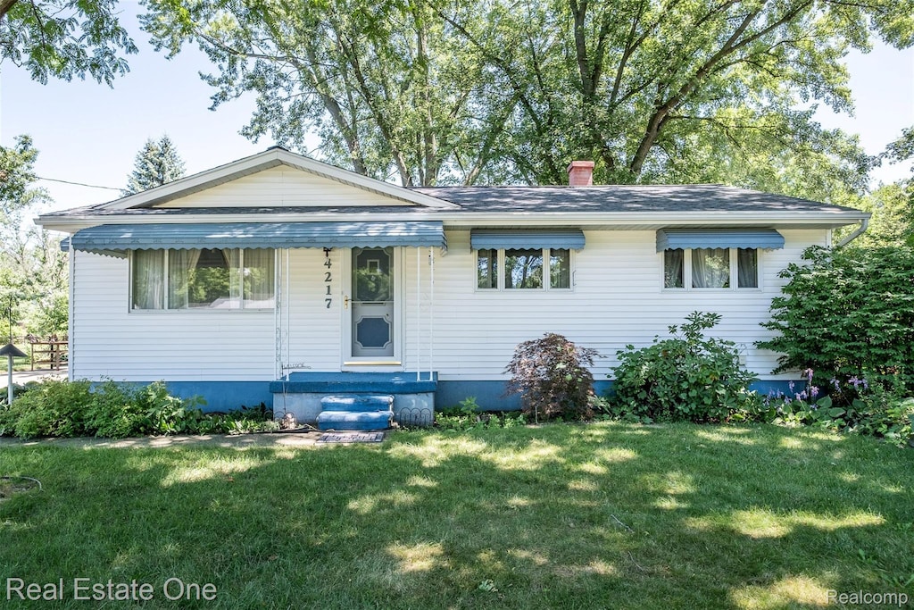 4217 Carmanwood Dr, Flint, MI 48507 - photo 1