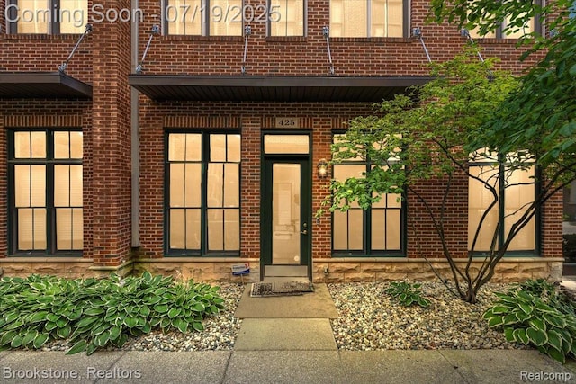 425 Lewis Ct, Birmingham, MI 48009 - photo 1