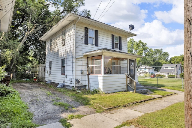 909 Hallett St, Jackson, MI 49202 - photo 2