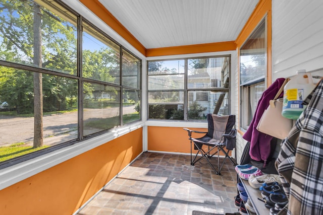 909 Hallett St, Jackson, MI 49202 - photo 4