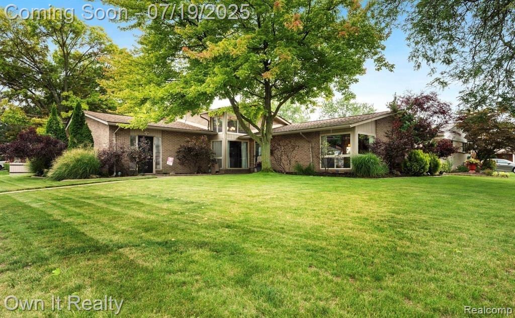30107 Mason St, Livonia, MI 48154 - photo 1