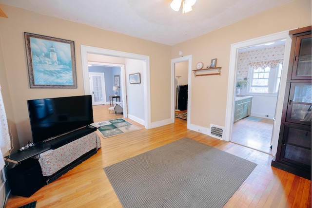 154 W Larch Ave, Muskegon, MI 49441 - photo 3