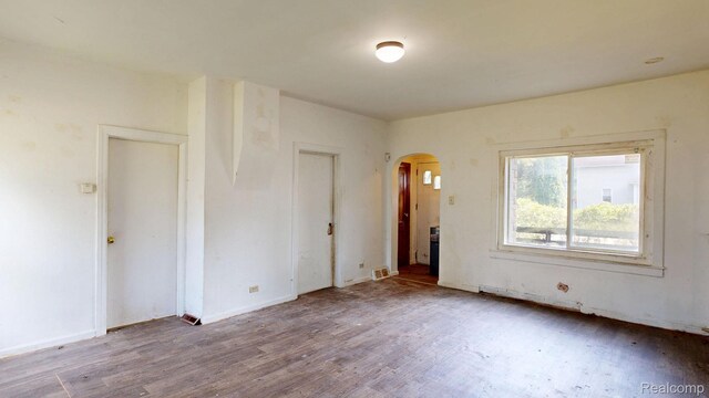402 Oak St, Saginaw, MI 48604 - photo 9