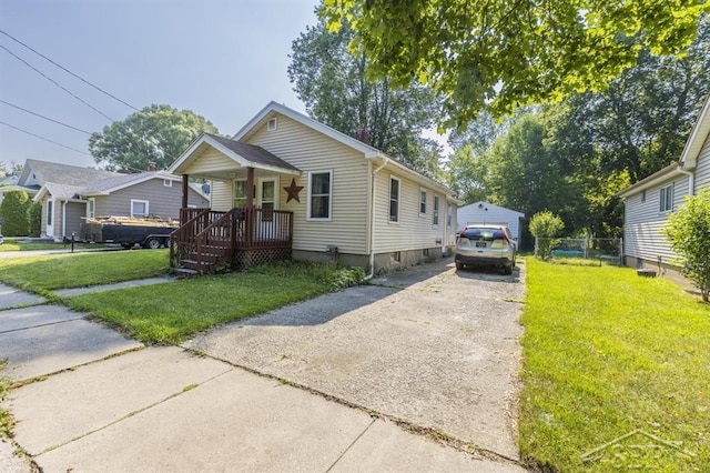 511 Sidney St, Bay City, MI 48706 - photo 2