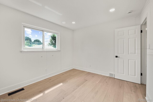 14900 Cavell St, Livonia, MI 48154 - photo 13