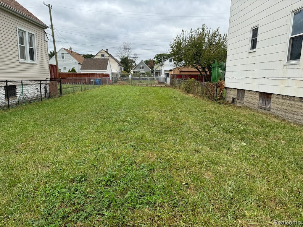 12133 Fleming St, Hamtramck, MI 48212 - photo 2