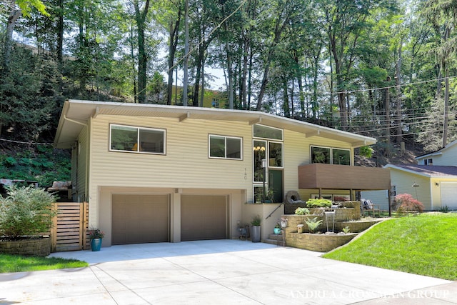 140 Grand Ave, Grand Haven, MI 49417 - photo 1