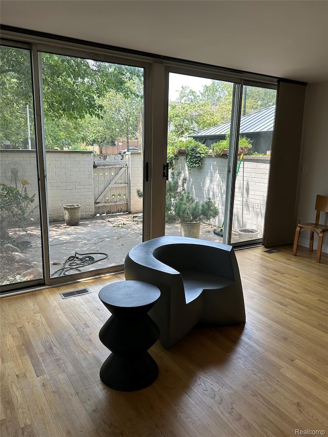 1049 Trevor Pl, Detroit, MI 48207 - photo 4