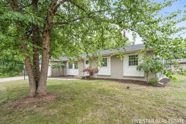 2712 Roanoke Dr NE, Grand Rapids, MI 49525 - photo 2