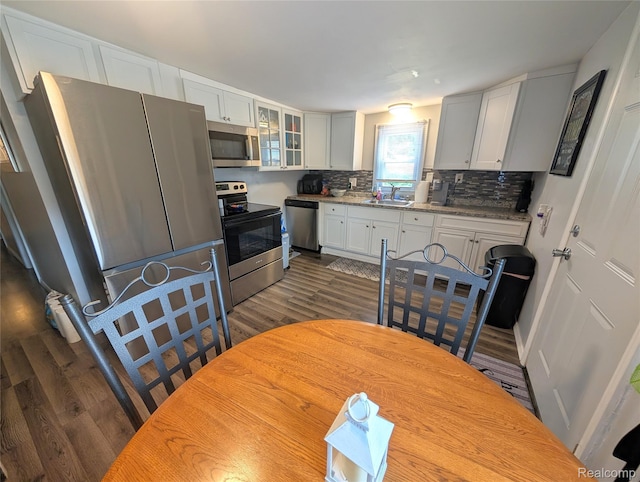 9032 Deering St, Livonia, MI 48150 - photo 7