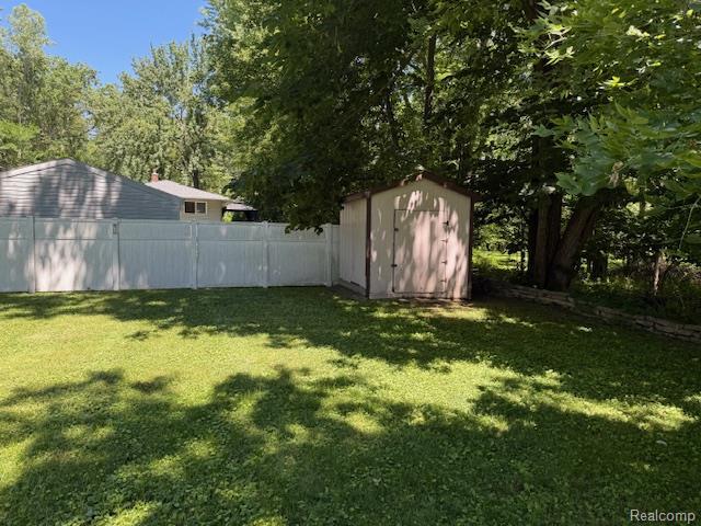 4806 Fenmore Ave, Waterford, MI 48328 - photo 7