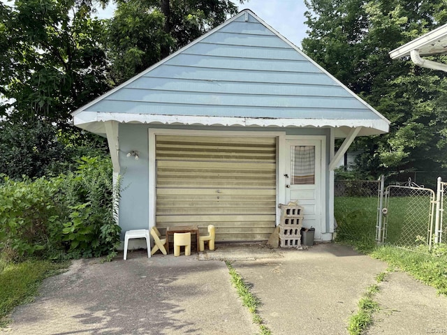 1108 Frank St, Adrian, MI 49221 - photo 2
