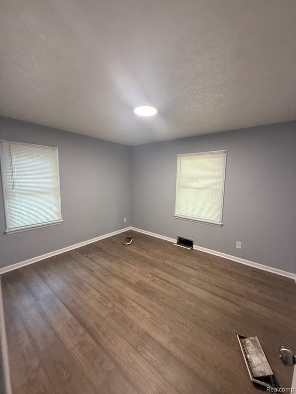 1540 Lyons Ave, Lansing, MI 48910 - photo 3