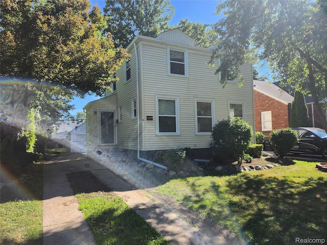 1419 Roslyn Rd, Grosse Pointe Woods, MI 48236 - photo 2