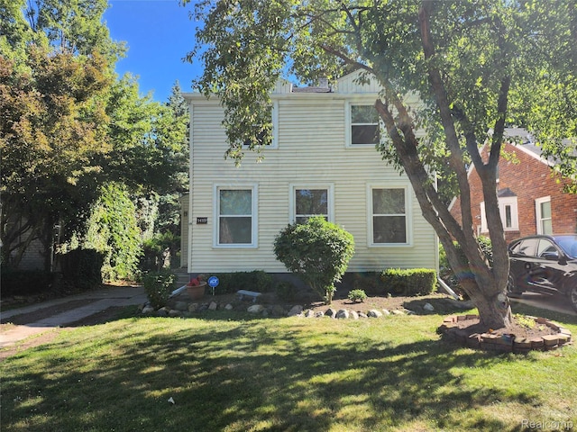 1419 Roslyn Rd, Grosse Pointe Woods, MI 48236 - photo 1