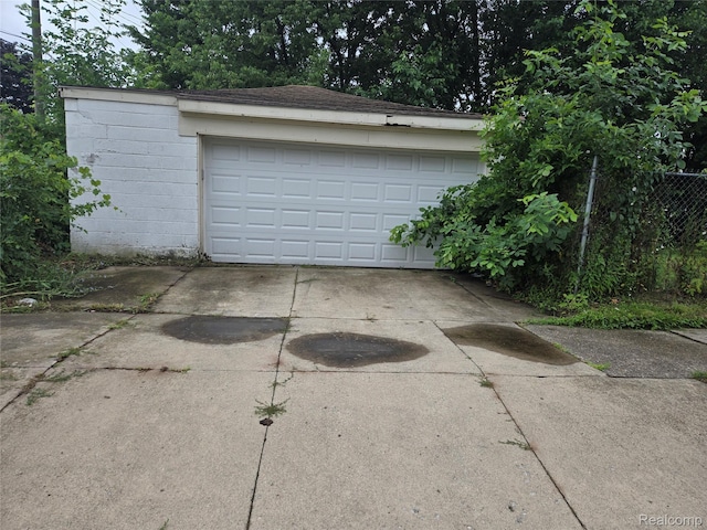 10346 Lakepointe St, Detroit, MI 48224 - photo 3