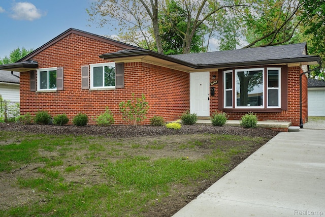 30644 Hayes Rd, Roseville, MI 48066 - photo 1