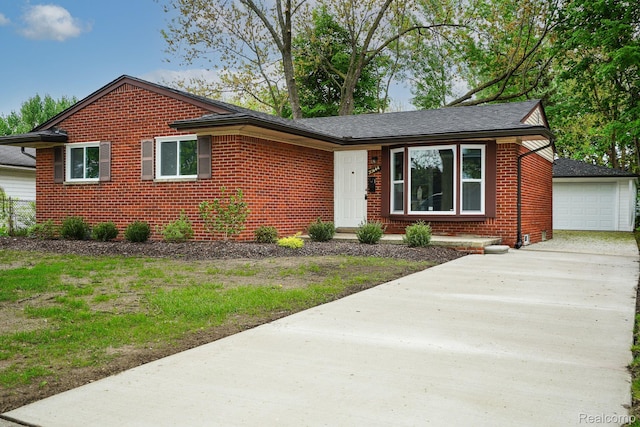 30644 Hayes Rd, Roseville, MI 48066 - photo 2