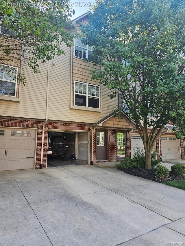 2206 Knotty Pine Trl, Howell, MI 48855 - photo 1