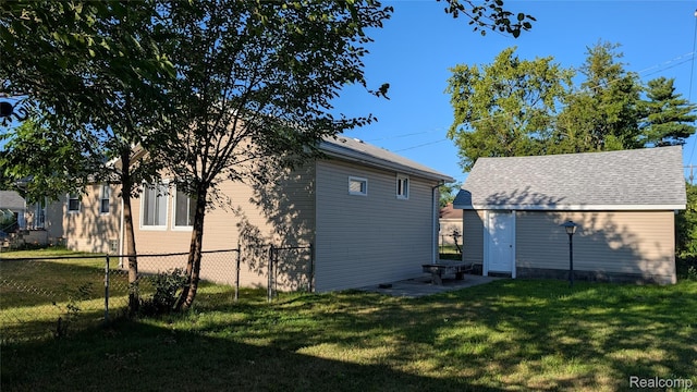 1204 E Pearl Ave, Hazel Park, MI 48030 - photo 3