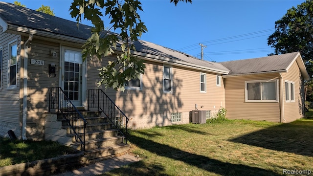 1204 E Pearl Ave, Hazel Park, MI 48030 - photo 1